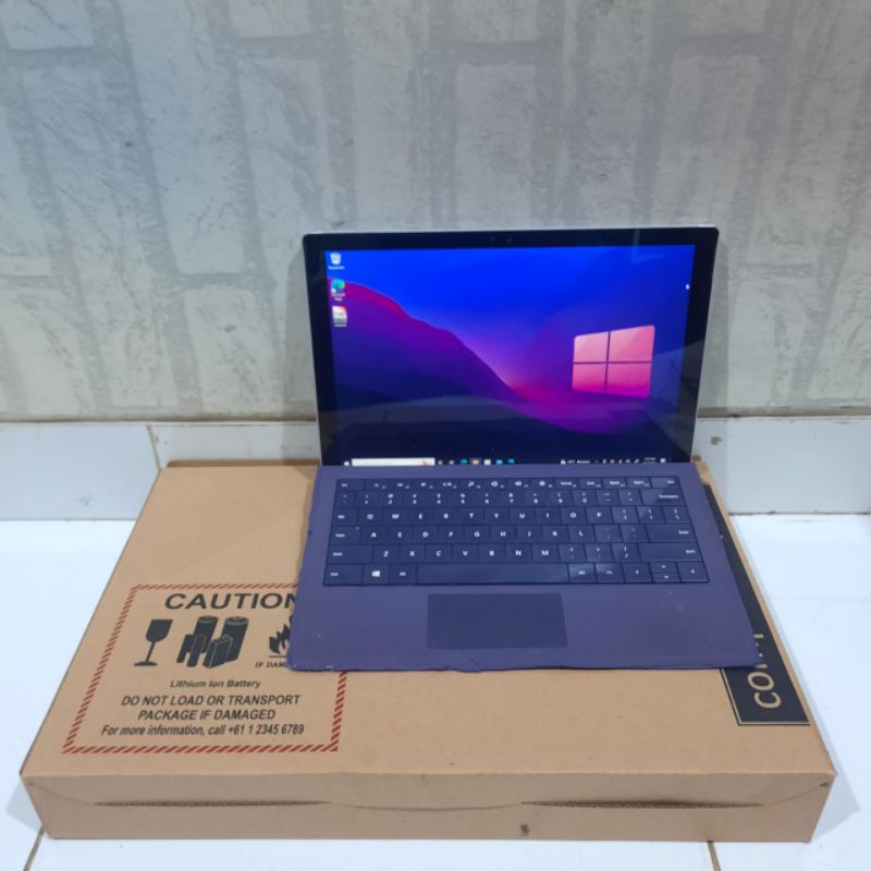 Laptop 2 in 1 Microsoft Surface Pro 4 Intel Core i5-6300U Gen 6 Ram 8/256Gb(ssd), Touchscreen LayarBisa di Copot  Jadi Tablet