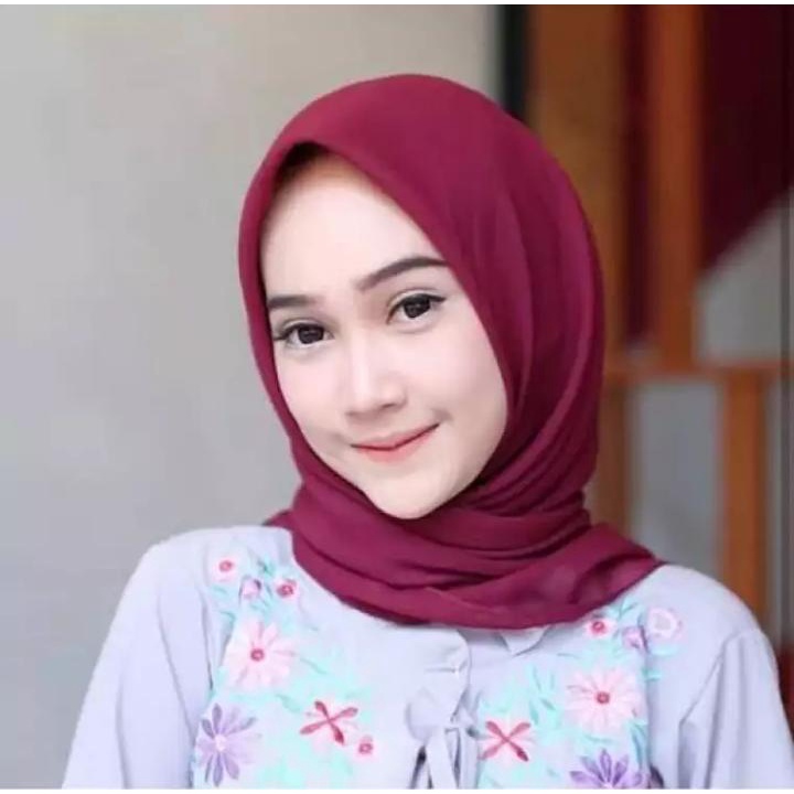 Jilbab Segi Empat Paris Polos Tepi Jahit HIjab Polos