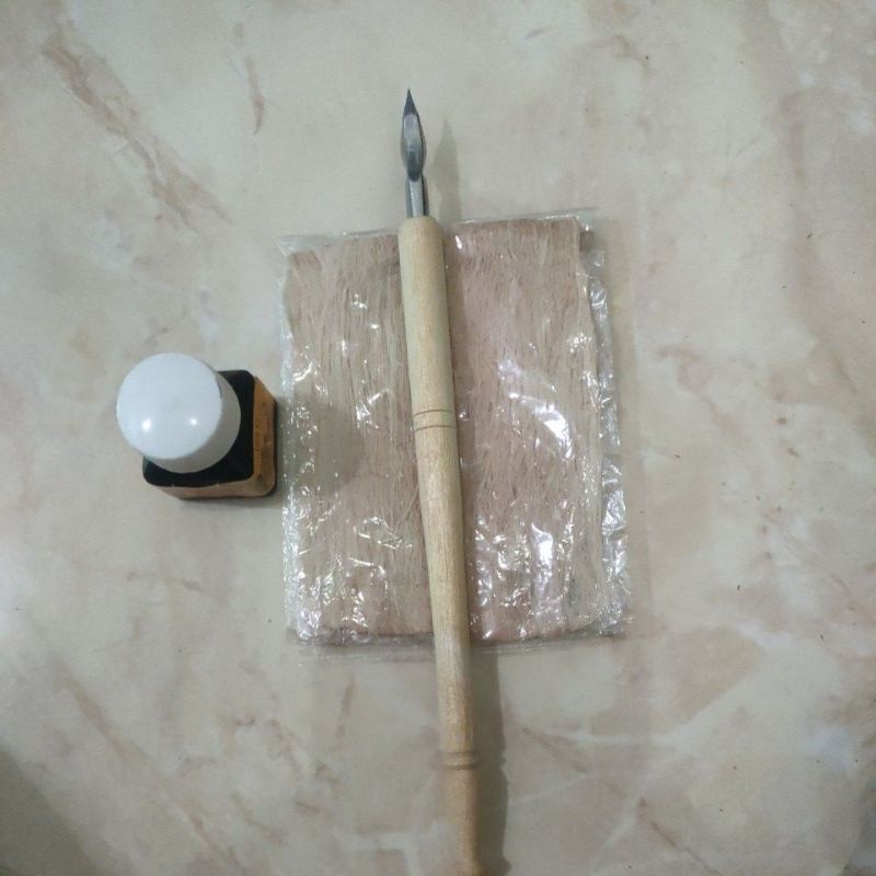 

sepaket pena 777 ORI+tinta naga kecil+ gagang kayu+serat pisang (1 biji semua)