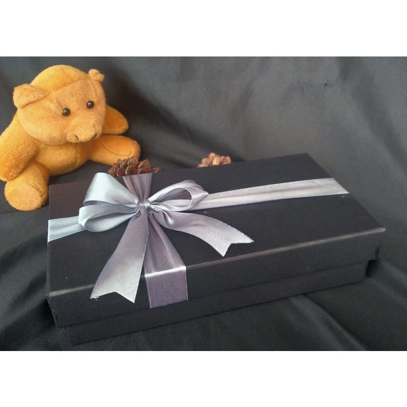 

kotak kado 23x12x5cm berpita