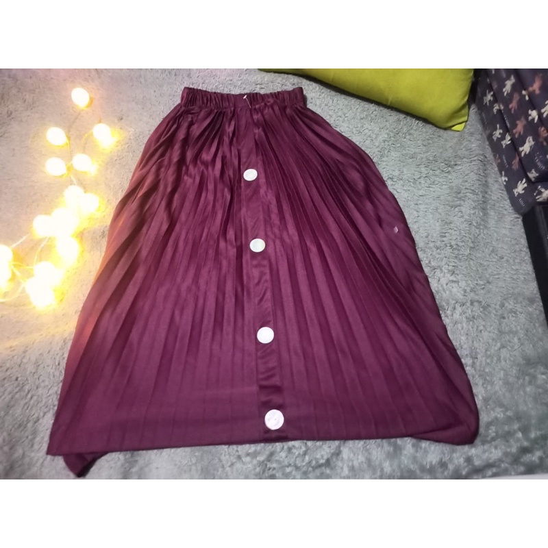 preloved rok plisket warna merah