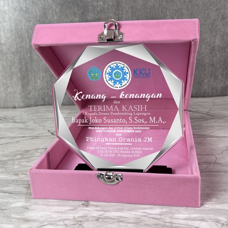 Plakat Wisuda Murah, Trophy Wisuda