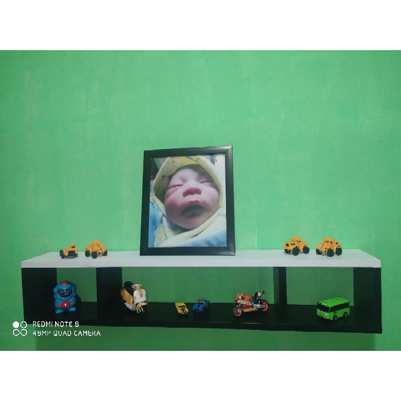 rak tv dinding  minimalis