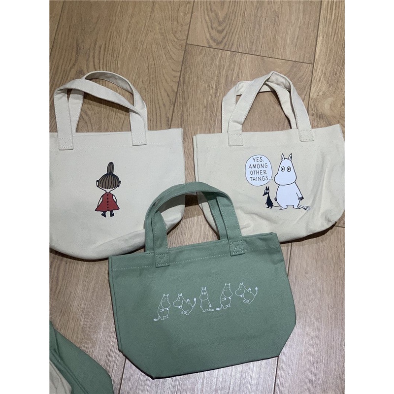 ❧๑ஐSera Daily Moomin Keluarga Medium Periferal Kanvas Tas Satu Bahu Portabel Kartun Dicetak Tas Kain Tas Belanja Anak Perempuan