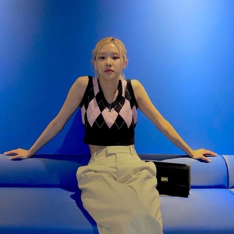 Ready 8SFLR Rompi Rajut Crop Rose Blackpink / Argyle Vest Knitted 46 Kirim Sekarang