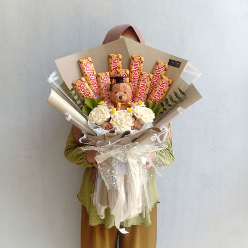 BUKET BUNGA WISUDA BUCKET COKLAT SILVERQUEEN KADO ULTAH