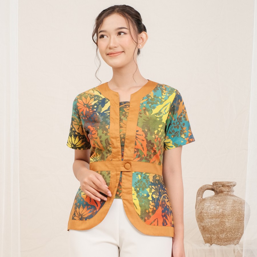 Blus Batik Gradasi Rumi Lengan Pendek Meradelima Katun Cokelat