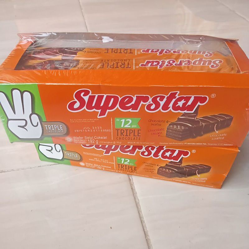 

SUPERSTAR WAFER TRIPLE CHOCOLATE box isi 12pcs