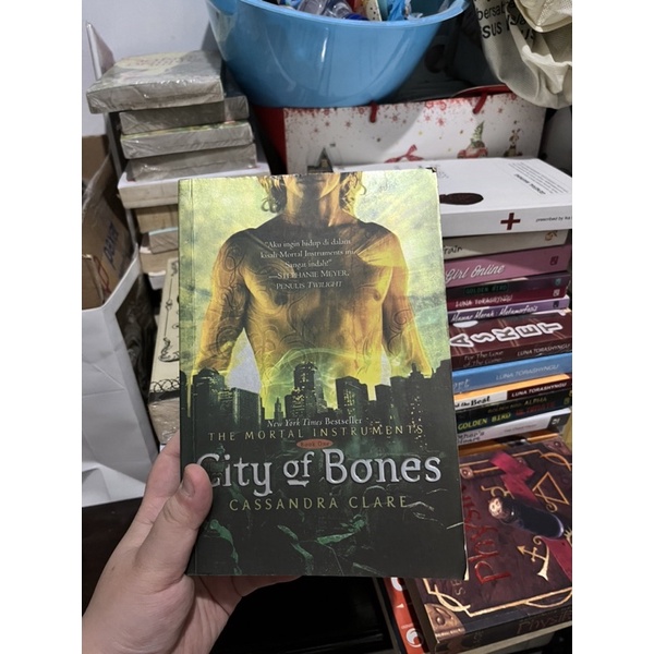 novel city of bones cassandra clare the mortal instruments series second preloved