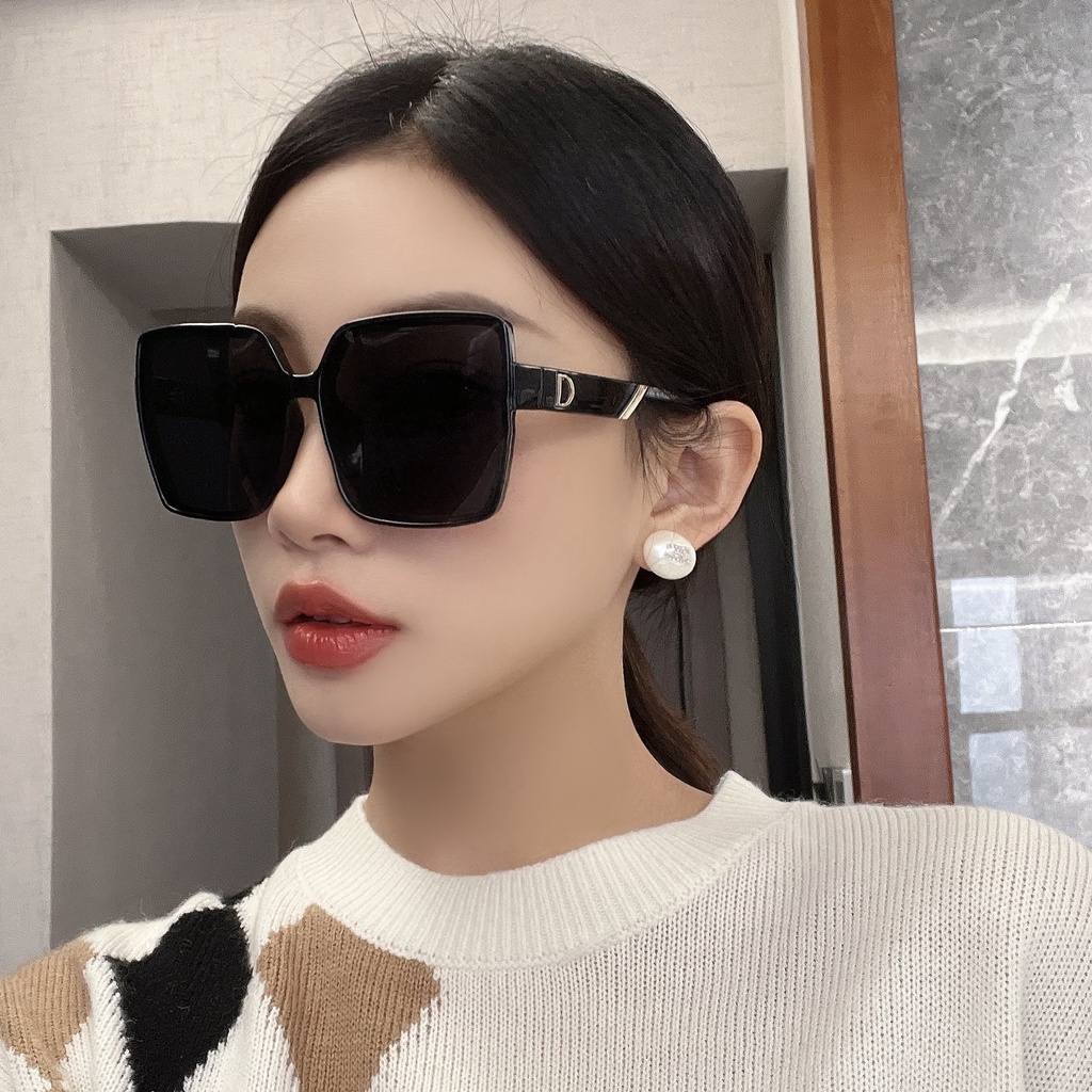 Kacamata Hitam Wanita Model Vintage Frame Kotak Besar Untuk Outdoor / Pantai