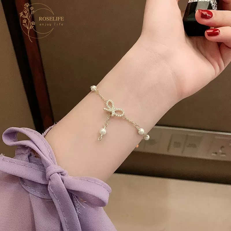 Roselife Gelang Tangan Gaya Korea Aksen Pita + Mutiara + Zircon Warna Gold Untuk Perhiasan Wanita