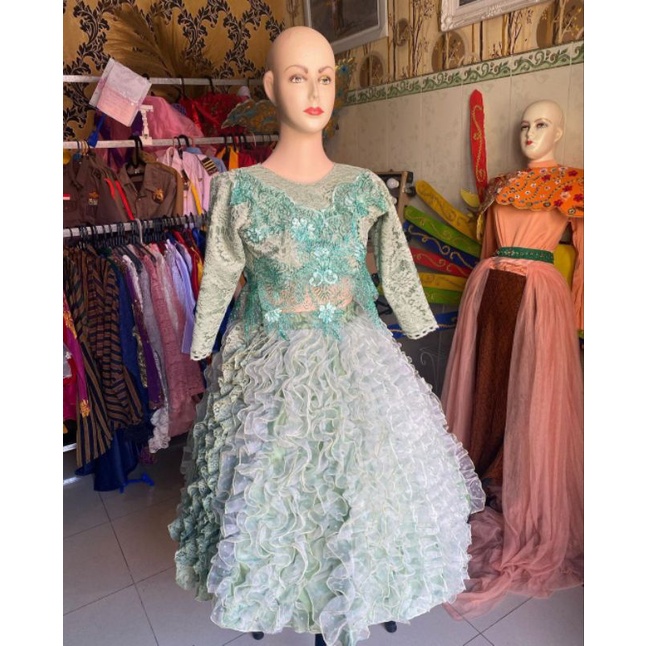 Gaun anak mawar bekas