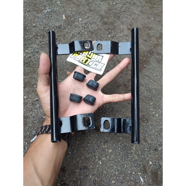 begel behel planger pegangan jok samping FIZ R FIZ R warna hitam model ori