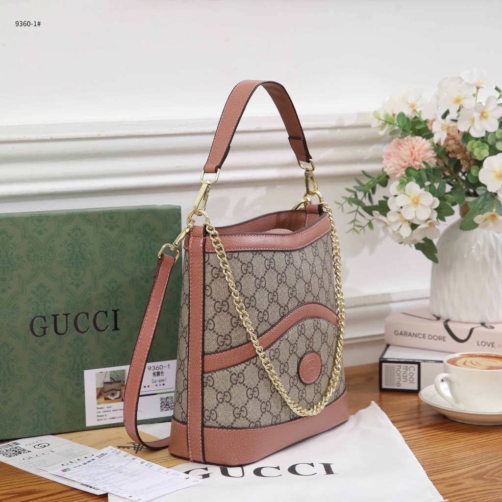 GC GG-Supreme Shoulder Bag With Interlocking G 9360-1