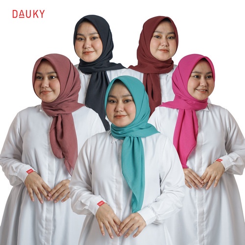 Kerudung segi empat polos dauky hijab segiempat terbaru dauky Jilbab polos segiempat Cornskin square
