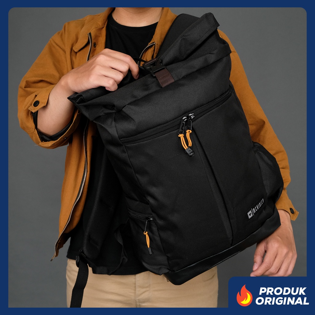 LUCIFER BLACK ORIGINAL x MCKINLEY Tas Ransel Casual Hitam Pria Daily Backpack Kuliah Kampus Kerja Kantor Sekolah SMA SMK Tas Punggung Laptop Ukuran Besar 14 Inch Rolltop Bagpack Distro Premium Roll Top Outdoor Travel Traveling Bag Keren Terbaru Kekinian