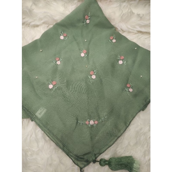 Hijab Motif Sulam Tangan 3