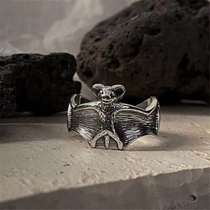 Cincin Bentuk Kelelawar Gaya Retro