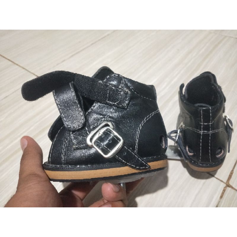 Sepatu Ctev/Kaki Pengkor Preloved