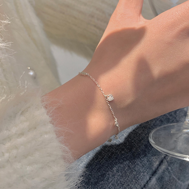 Gelang Tangan Alloy Simple Trendy Hias Berlian Imitasi Bentuk Hati Untuk Wanita