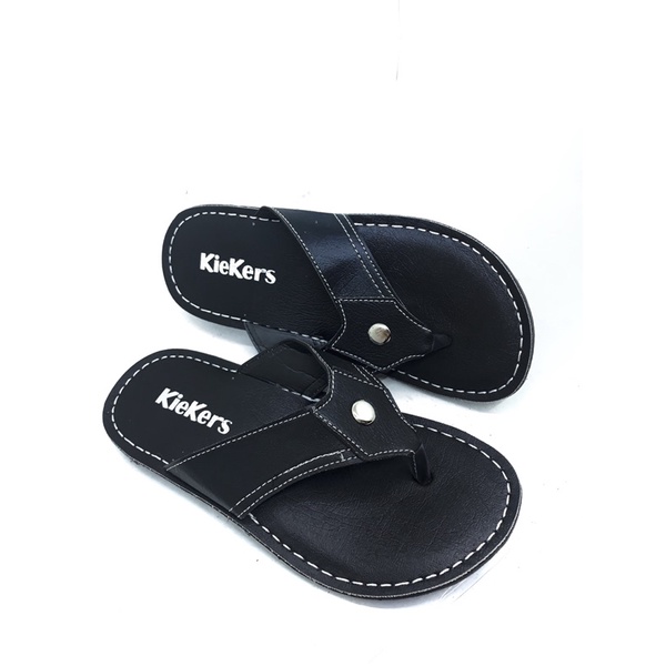 Sandal Pria / Sendal Slip Pria / Sandal Jepit Pria / Sandal Pria Kulit PU / Sandal Pria Dewasa / Sendal Slop Pria / Sandal Kulit Pria / Sandal Sol Pria / Sandal Casual Pria / Sandal Pria Trendy