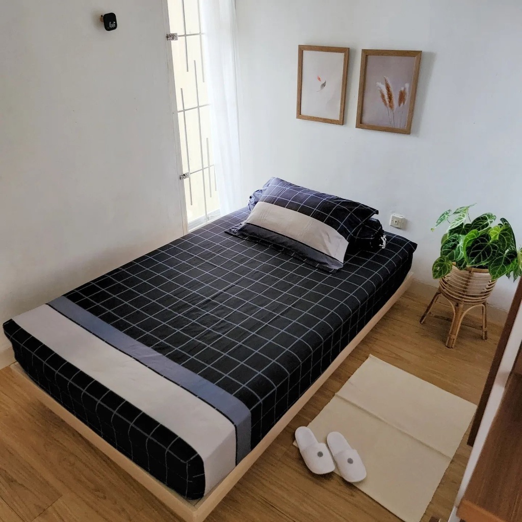 Adela Sprei Set TARTAN - Sprei Set Tanpa Bedcover