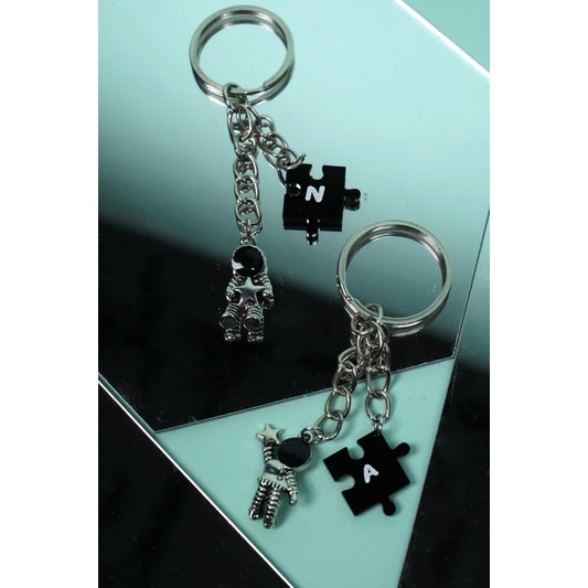 GANTUNGAN KUNCI COUPLE PUZZLE X ASTRONOT BISA CUSTOM HURUF / ANGKA | gantunan kunci | gantungan | puzzle | astronot | kunci | souvenir | ganci | gift | hadiah | couple | akrilik | custom