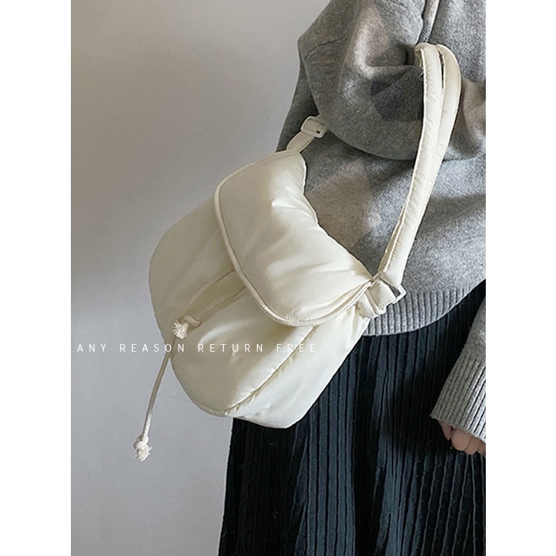 bag puffy sling bag Tas wanita 2023 baru yang lembut dan sederhana all-match