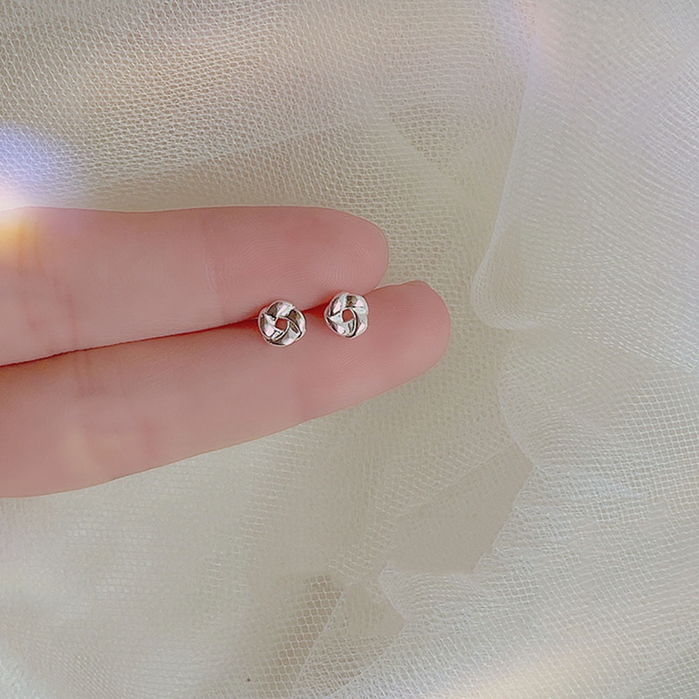 Anting Tusuk Bentuk Bulat Kecil Bahan Metal Warna Emas Untuk Wanita