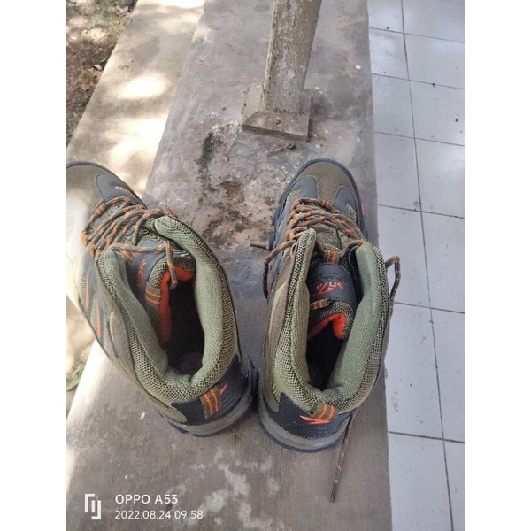 sepatu snta Rinjani mountain
