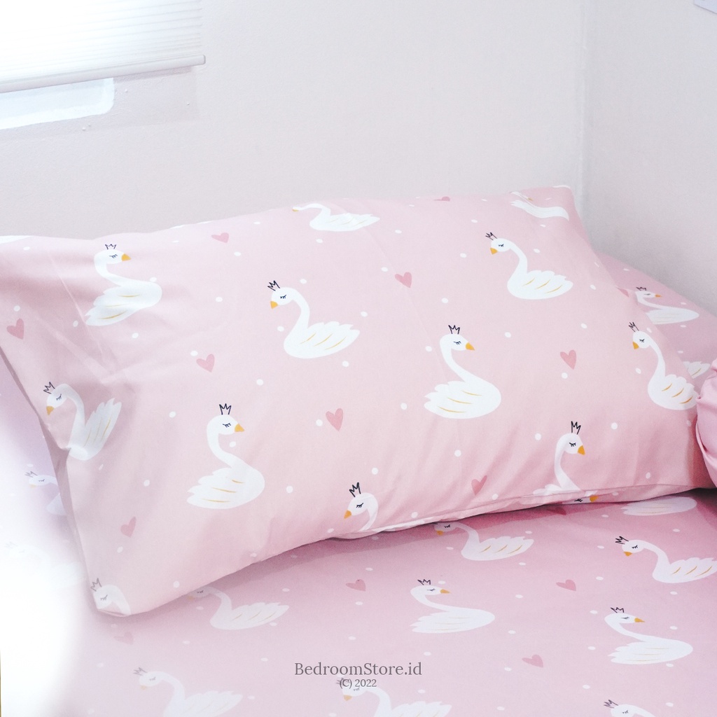 SPREI AESTHETIC MOTIF SWAN PINK SUDAH TERMASUK SARBAN SARGUL