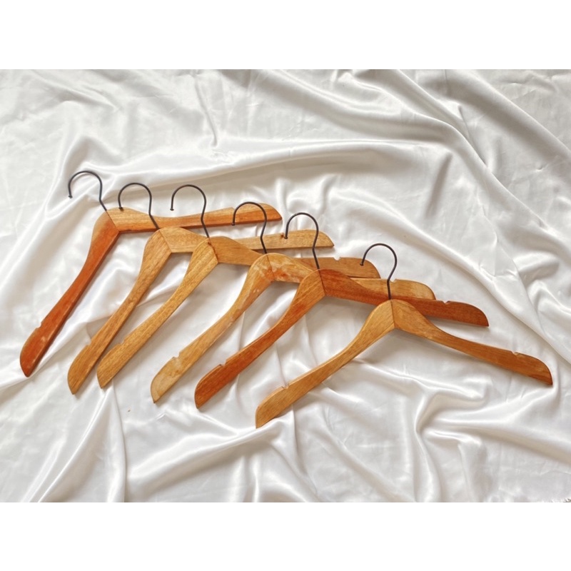 HANGER KAYU PRELOVED ISI 6 PCS/GANTUNGAN BAJU DEWASA/HANGER ZARA PUTIH