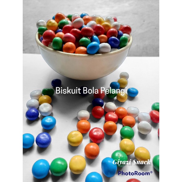 

Bola biskuit pelangi