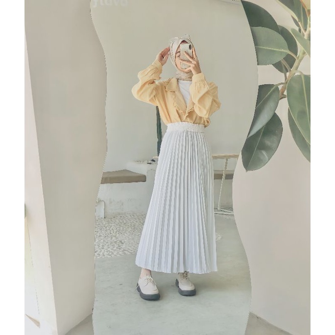 Basic pleated skirt