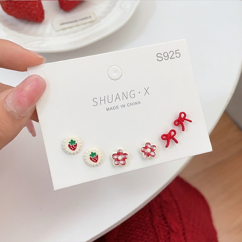 Anting Tusuk Gantung Bahan Sterling Silver 925 Desain Strawberrypita Gaya Simple Untuk Wanita