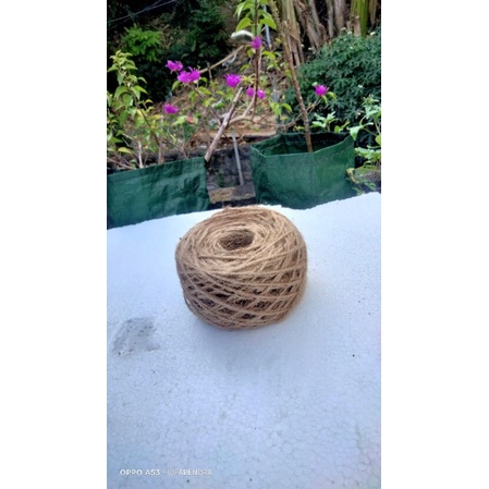 

tali hang tag dengan bahan tali goni atau tali rami 3 ply dan panjang 250 meter dengan kualitas terbaik