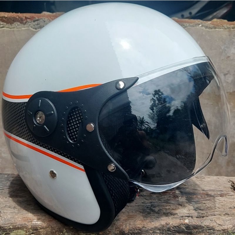 Helm Scoopy Putih