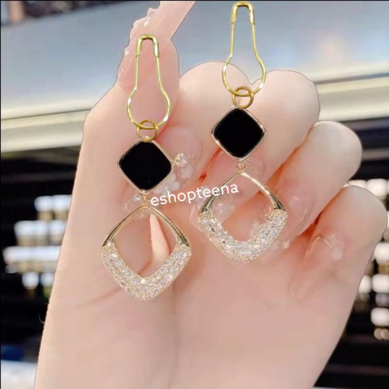 A178 anting hijab juntai segi 4 mata gold hitam_anting jilbab