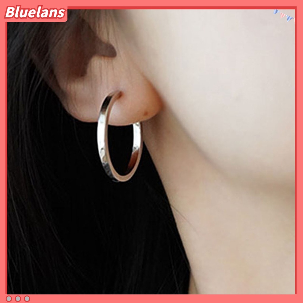 1 Pasang Anting Hoop Bentuk Bulat Permukaan Halus Untuk Wanita