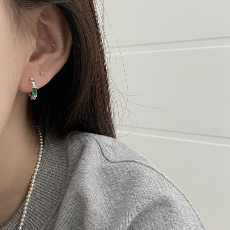 Anting Tusuk Model Cutout Dengan Batu Emerald Gaya Korea Untuk Wanita