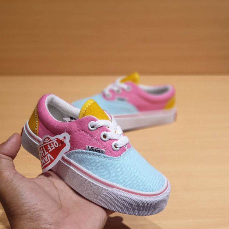 sepatu anak perempuan sepatu anak vans authentic pink blues sudah termasuk box &amp; kaus kaki .