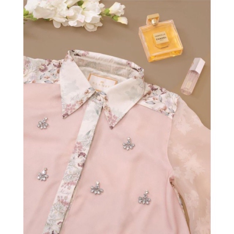 Cassia shirt wearing klamby