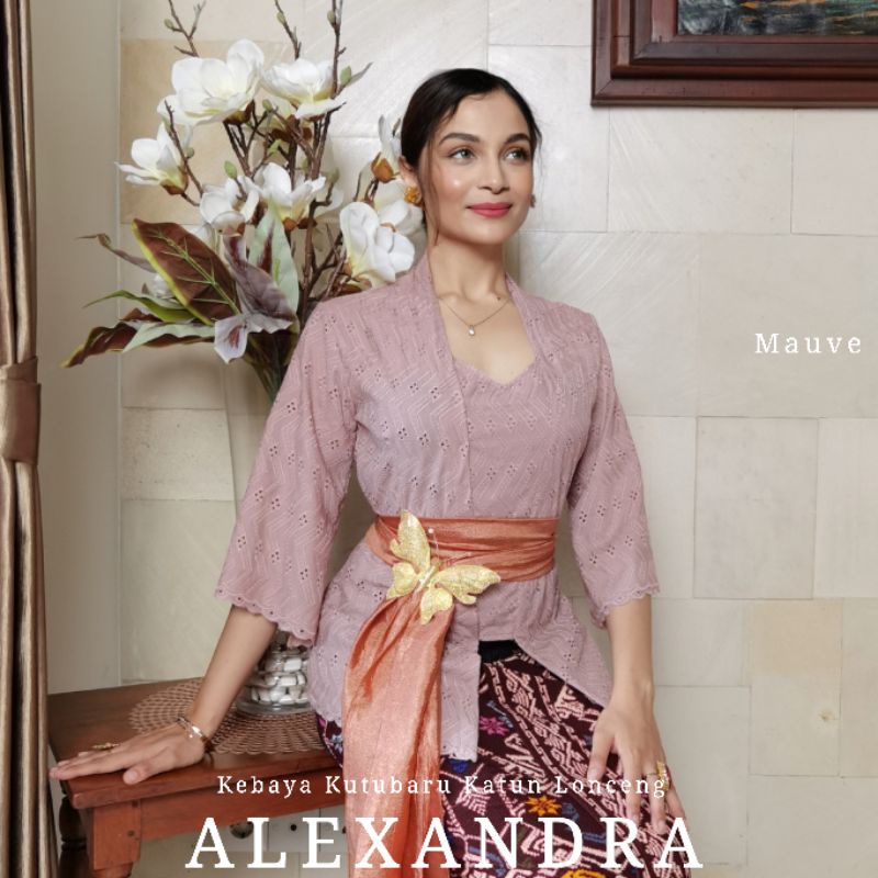 Atasan Kebaya Kutubaru Katun Bordir Lengan Lonceng Alexandra