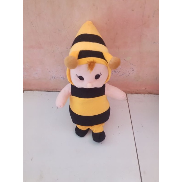 boneka kumbang/boneka haci anak yang malang yang mencari ibunya.