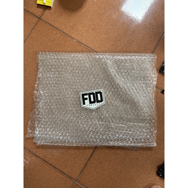 

BUBLE WRAP BLACK/CLEAR