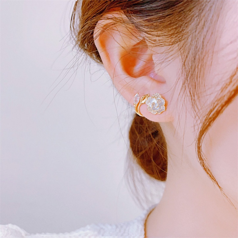 Anting Stud Desain Bunga Mawar Tulip Camellia Gaya Elegan Untuk Wanita