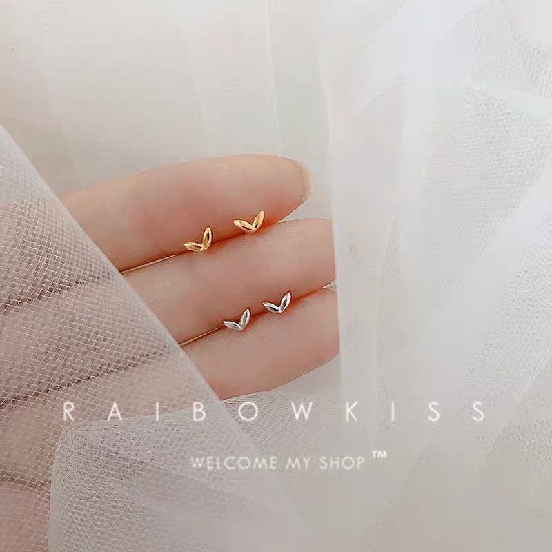 Anting Tusuk Bahan Alloy Warna Gold / Silver Desain Hati / Bunga / Bintang / Bulan Untuk Wanita