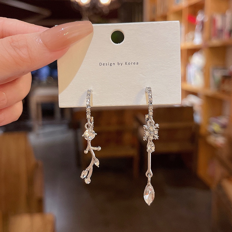 Anting Tusuk Sterling silver 925 Desain Bunga Asimetris Hias Kristal Zircon Mewah Untuk Wanita