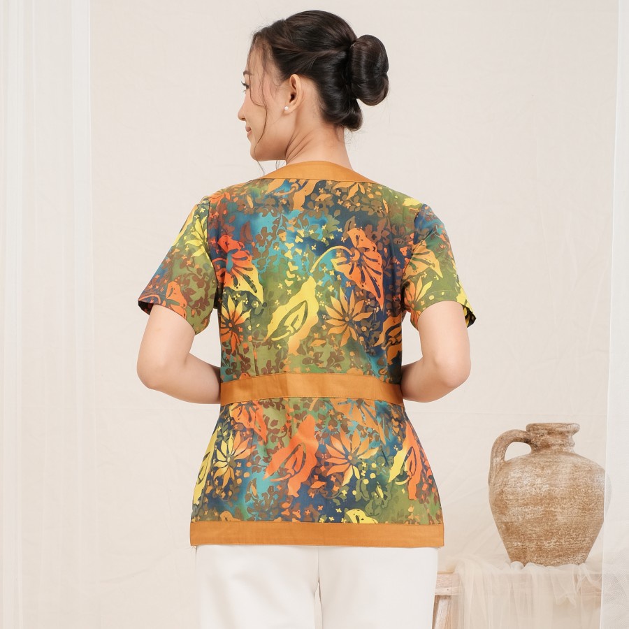 Blus Batik Gradasi Rumi Lengan Pendek Meradelima Katun Cokelat