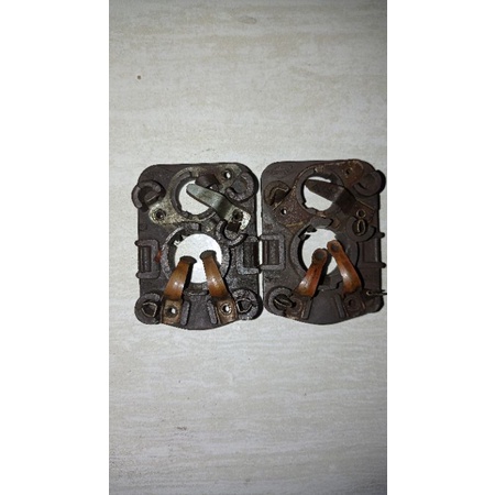 fitting lampu original Vespa super/sprint/bajaj coklat bahan ebonit merk lumax